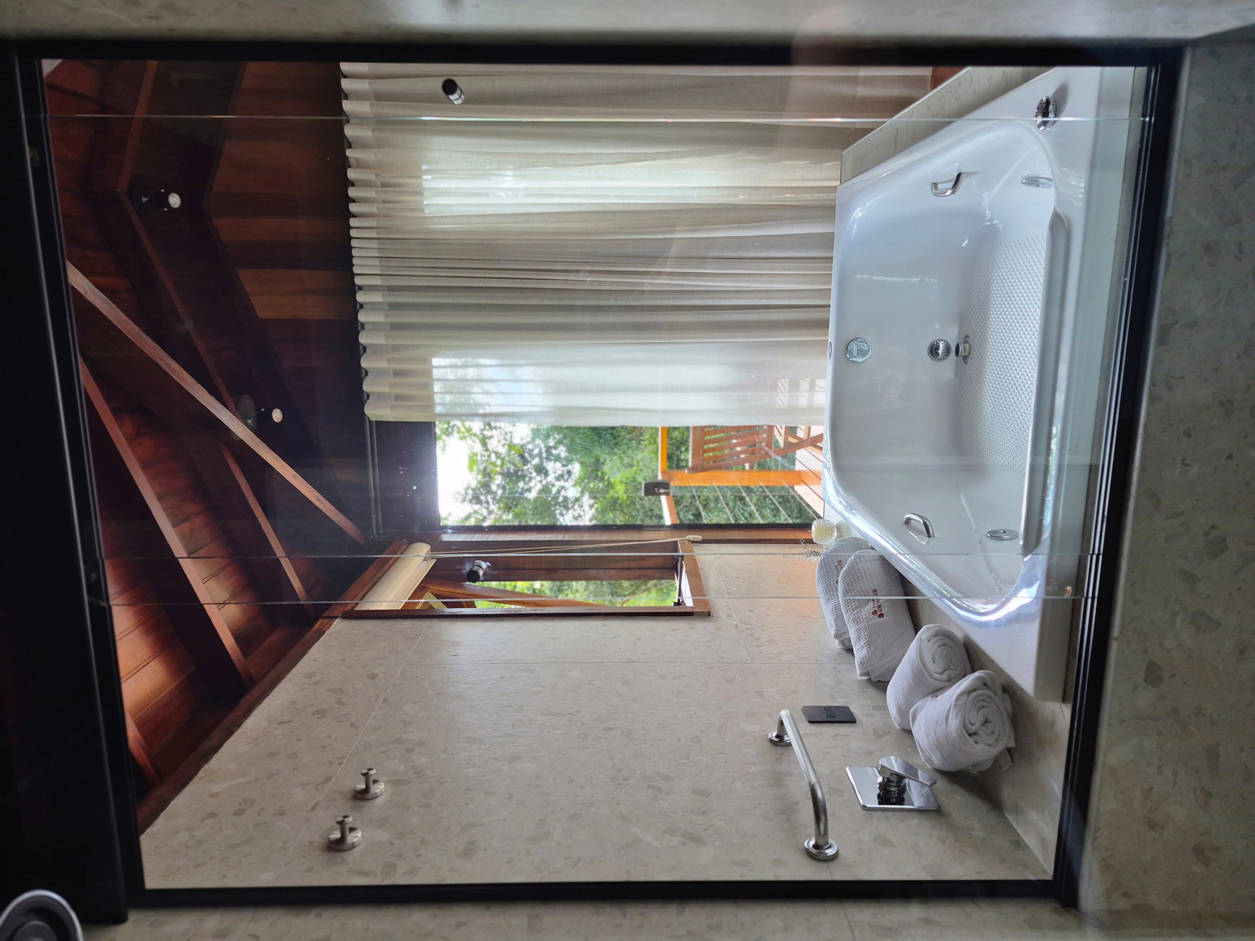 Lontra - box, banheira, cortinas da sacada.jpg